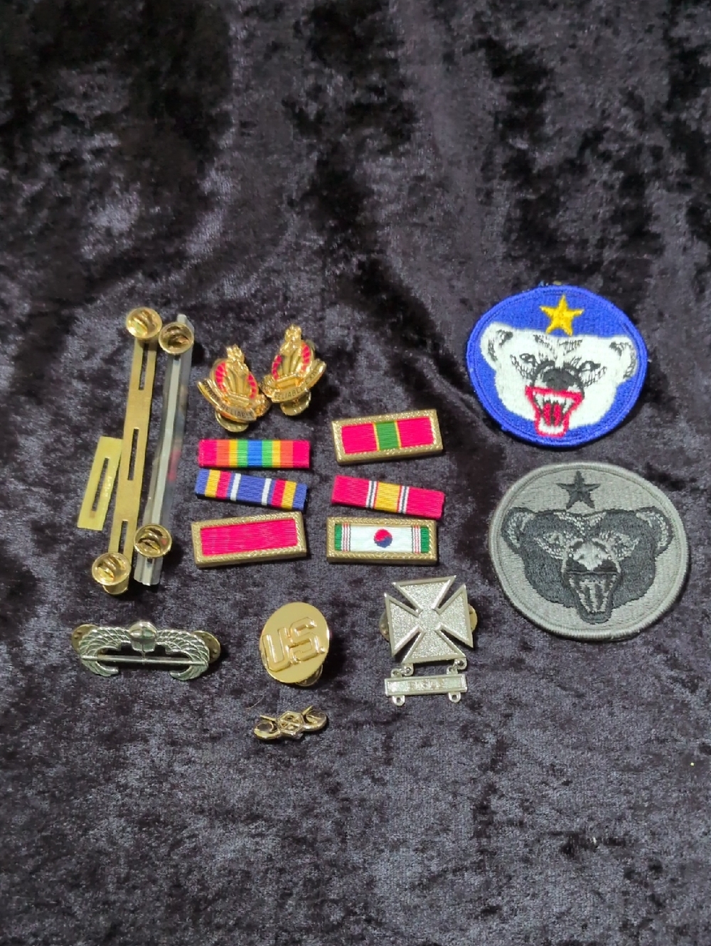 U.S. Army WWII 2nd Battalion 5th Infantry Air Assault Lot of 14 Pins/Patches